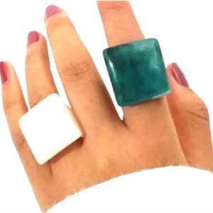 JEWLERY RINGS RESIN GREEN & WHITE KNUCKLE SET